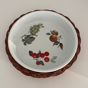 VINTAGE BIA Cordon Bleu International Deep Pie Plate Fruit Pattern Wicker Basket